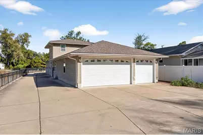 16 Midland Avenue, Maryland Heights, MO 63043 - Photo 3