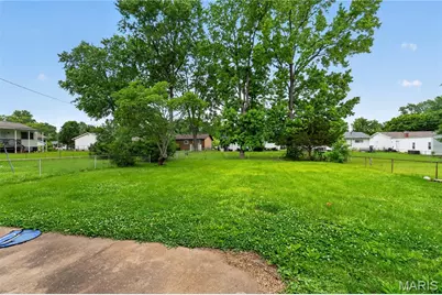 1055 Jackson Lane, Saint Louis, MO 63031 - Photo 3