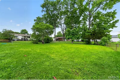 1055 Jackson Lane, Saint Louis, MO 63031 - Photo 5
