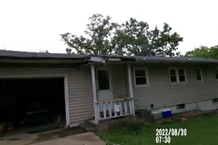 566 Walnut St, Bourbon, MO 65441 - Photo 7