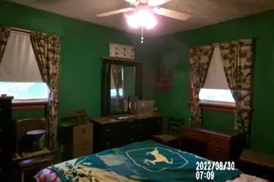 566 Walnut St, Bourbon, MO 65441 - Photo 5
