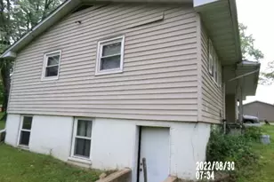 566 Walnut St, Bourbon, MO 65441 - Photo 15