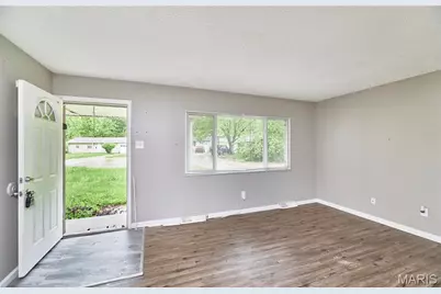10132 Cavalier Court, Saint Louis, MO 63136 - Photo 7
