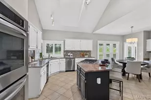 17619 Bridgeway Dr, Chesterfield, MO 63005 - Photo 13