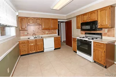 10501 Saint Michael Lane, Saint Ann, MO 63074 - Photo 7