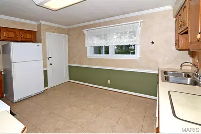10501 Saint Michael Lane, Saint Ann, MO 63074 - Photo 11