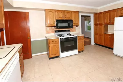 10501 Saint Michael Lane, Saint Ann, MO 63074 - Photo 9