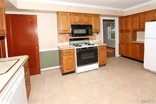10501 St Michael Ln, Saint Ann, MO 63074 - Photo 9