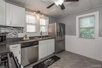 8725 Susan Avenue, Saint John, MO 63114 - Photo 21