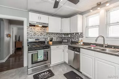 8725 Susan Avenue, Saint John, MO 63114 - Photo 23