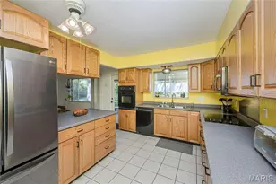 8901 Larchwood Ct, Saint Louis, MO 63126 - Photo 13