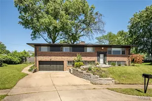 8901 Larchwood Ct, Saint Louis, MO 63126 - Photo 3
