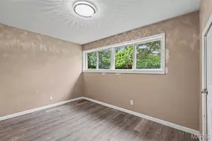 8408 Chalons Ct, Saint Louis, MO 63134 - Photo 9