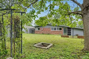 8408 Chalons Ct, Saint Louis, MO 63134 - Photo 21