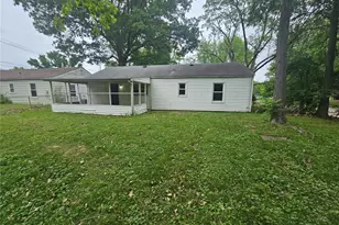 9801 Lorna Ln, Saint Louis, MO 63136 - Photo 5