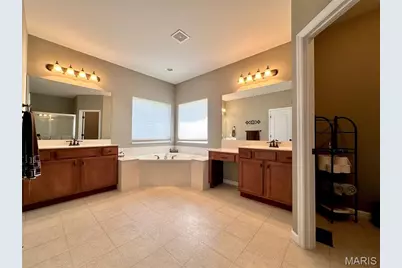 724 Autumnwood Forest Drive, Lake Saint Louis, MO 63367 - Photo 21