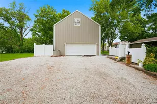 11 S Meadow Dr, O'Fallon, MO 63366 - Photo 9