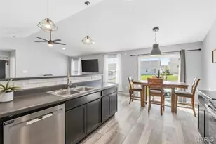 128 Champions Ln, Wentzville, MO 63385 - Photo 5