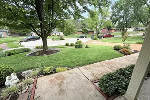 8 Sweet Meadows Ln, Ballwin, MO 63011 - Photo 9