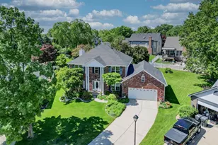 27 Ridge Mt Ct, Saint Charles, MO 63303 - Photo 3