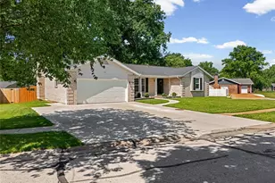 2854 Queen Bee Ln, Oakville, MO 63129 - Photo 3