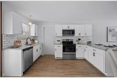 11008 Baywood Terrace, Saint Louis, MO 63126 - Photo 13