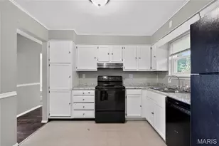 9503 Yorktown Dr, Saint Louis, MO 63137 - Photo 7