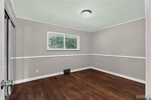 9503 Yorktown Dr, Saint Louis, MO 63137 - Photo 9