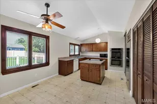 4038 N Bridge Dr, Saint Peters, MO 63376 - Photo 9