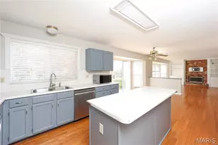 226 Cheval Square Dr, Chesterfield, MO 63005 - Photo 11