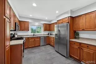 720 Fernview Dr, Creve Coeur, MO 63141 - Photo 9