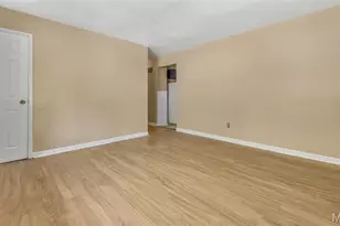 10062 Bon Oak Dr, Saint Louis, MO 63136 - Photo 5