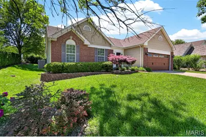 385 Birchwood Crossing Lane, Maryland Heights, MO 63043 - Photo 3