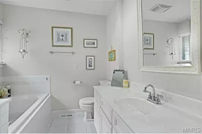 15350 Thistlebriar Court, Chesterfield, MO 63017 - Photo 17