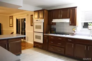 2365 Thunderbird Ave, Florissant, MO 63033 - Photo 11