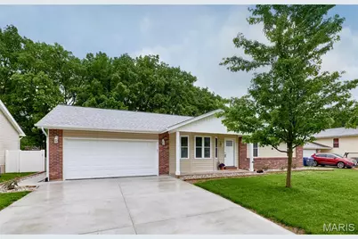 806 S Yosemite Court, Saint Peters, MO 63376 - Photo 1