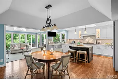 825 Greenwich Green Lane, Town and Country, MO 63017 - Photo 7