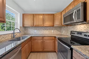 1527 Swallow Dr, Brentwood, MO 63144 - Photo 9