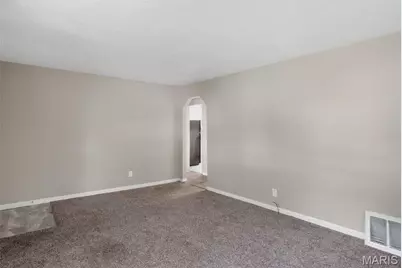6652 Thurston Avenue, Saint Louis, MO 63134 - Photo 9