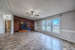 19456 Jewell Rd, Lebanon, MO 65536 - Photo 9