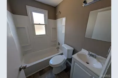 750 Kelvin Drive, Bellefontaine Neighbors, MO 63137 - Photo 7