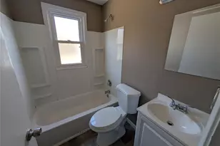 750 Kelvin Dr, Bellefontaine Neighbors, MO 63137 - Photo 7