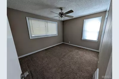 750 Kelvin Drive, Bellefontaine Neighbors, MO 63137 - Photo 5