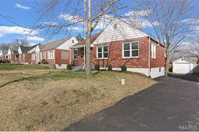 8636 Charlton Lane, Affton, MO 63123 - Photo 3