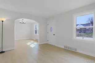 8636 Charlton Ln, Affton, MO 63123 - Photo 7