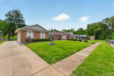 5 Blossomwood Court, Florissant, MO 63033 - Photo 3