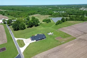 705 S Ethlyn Rd, Moscow Mills, MO 63362 - Photo 1