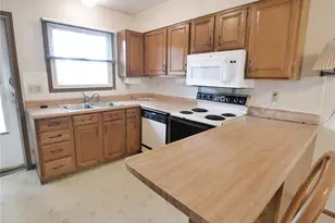 12228 Tarpon Dr, Florissant, MO 63033 - Photo 9