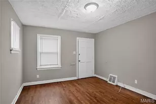 7110 Dawson Pl, Saint Louis, MO 63136 - Photo 13
