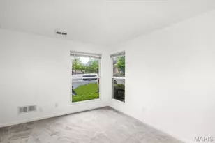 1084 Mersey Bend Dr, Saint Louis, MO 63129 - Photo 13